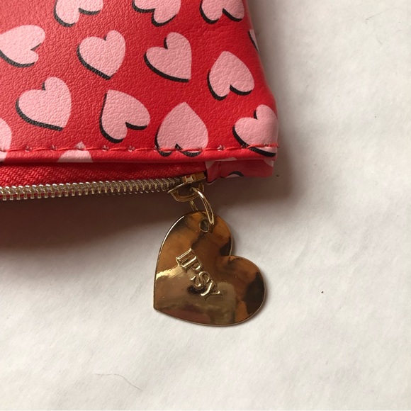 IPSY Valentine’s Day Heart Makeup Bag - Picture 3 of 4